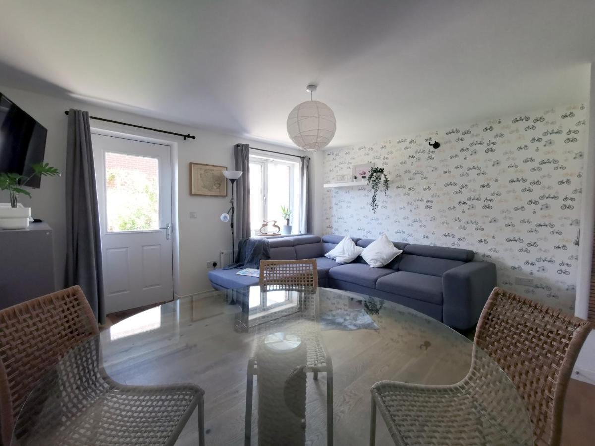 2 Bedroom House With Free Parking Лайм-Реджис Экстерьер фото